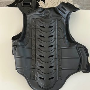 Wore 3 times .Elastic and hook & loop straps help ensure a snug fit